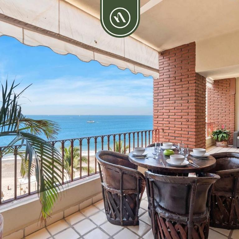 Beachfront Mexican Styled 3 BR Condo in Downtown - Casa - 1