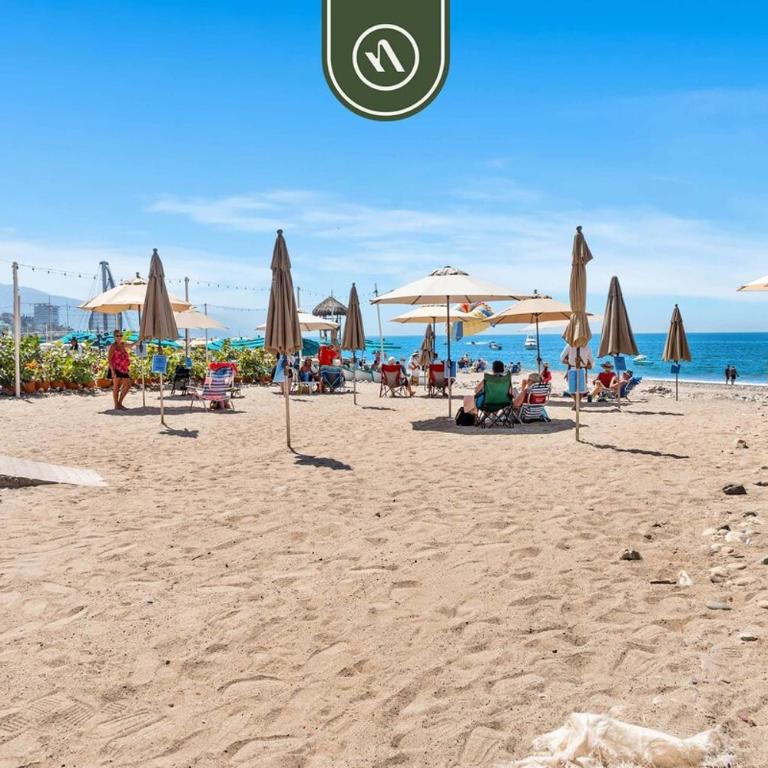 Beachfront Mexican Styled 3 BR Condo in Downtown - Casa - 2