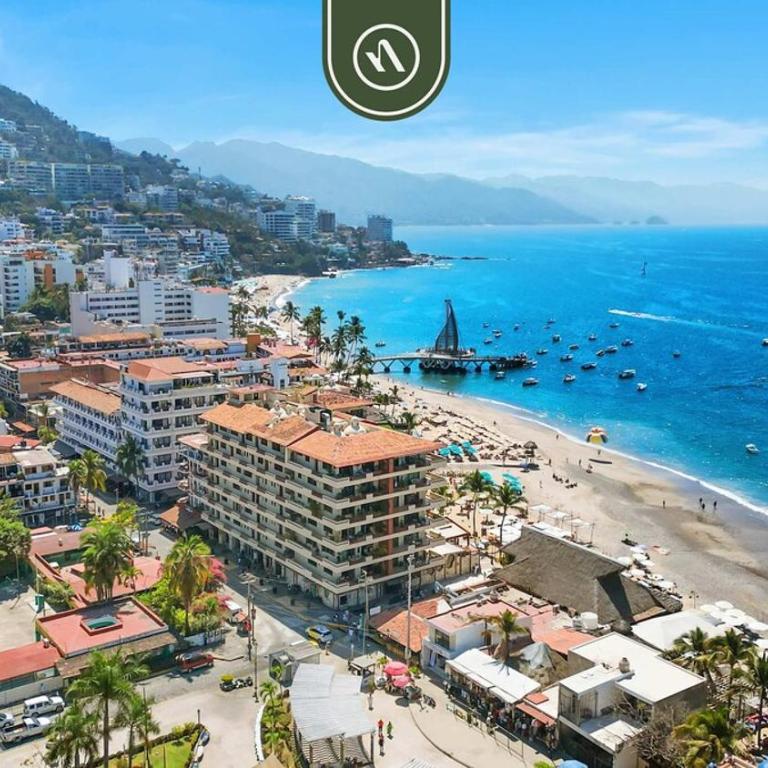 Beachfront Mexican Styled 3 BR Condo in Downtown - Casa - 7