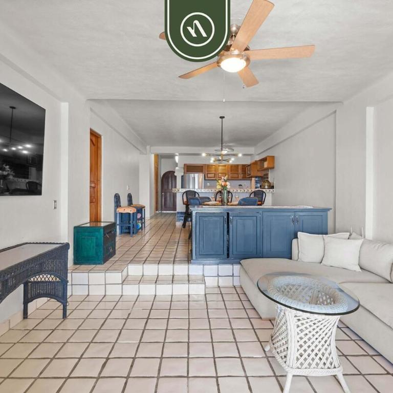 Beachfront Mexican Styled 3 BR Condo in Downtown - Casa - 20