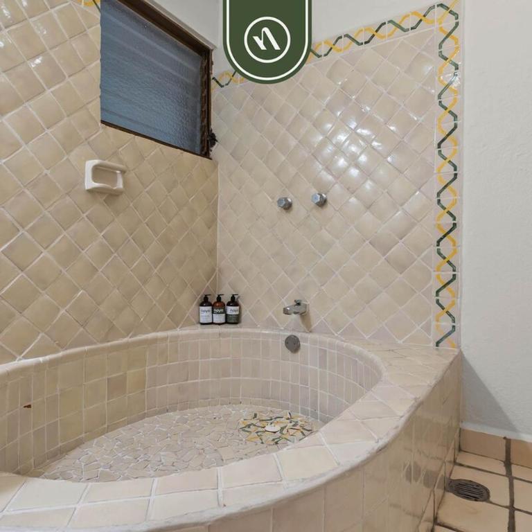 Beachfront Mexican Styled 3 BR Condo in Downtown - Casa - 34