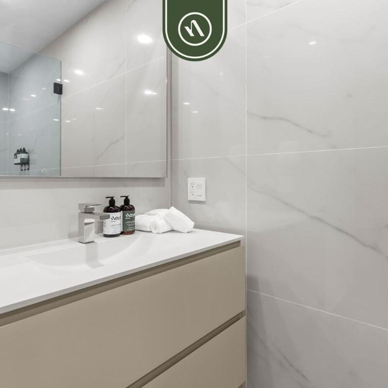 Luxury 2 BR Condo with Dream Pools - Beach - Art - Casa - 25