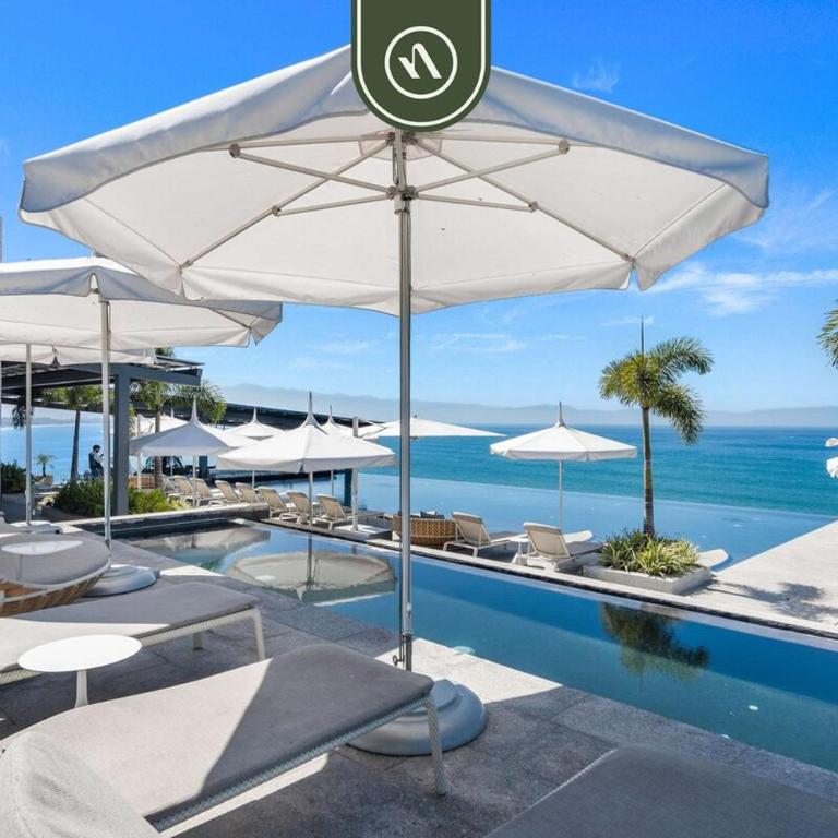 Luxury 2 BR Condo with Dream Pools - Beach - Art - Casa - 31