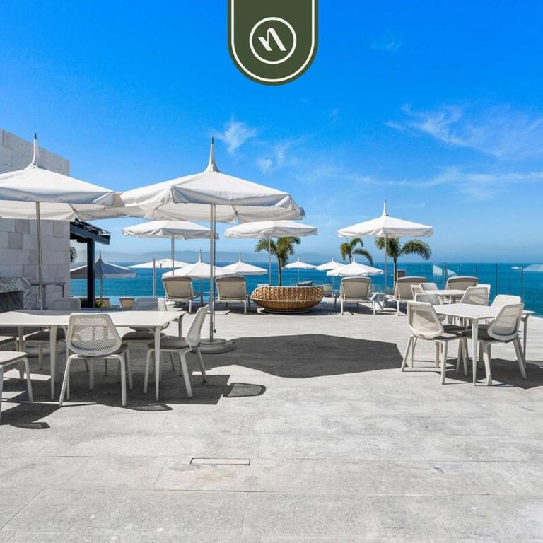 Luxury 2 BR Condo with Dream Pools - Beach - Art - Casa - 34