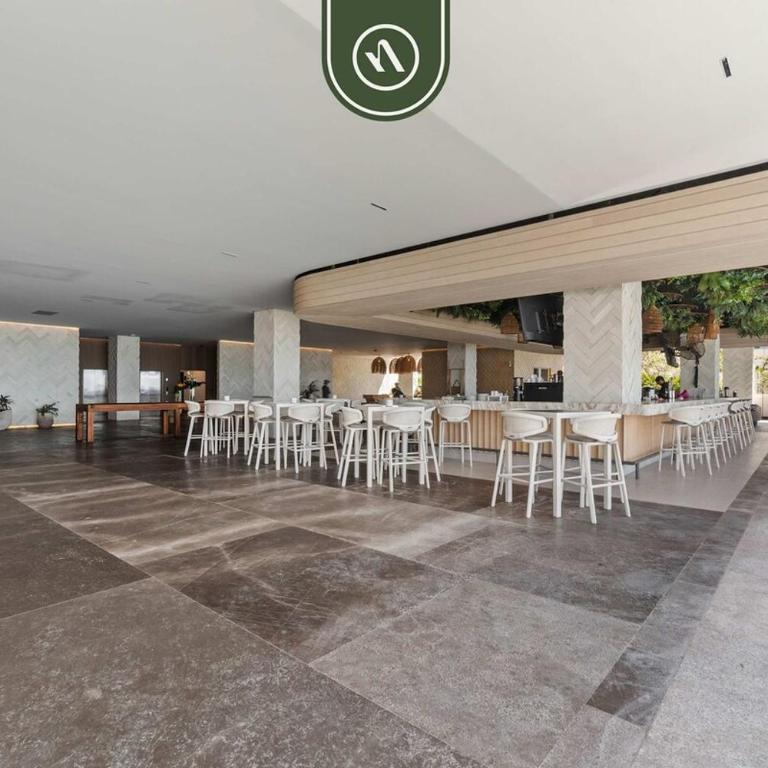 Luxury 2 BR Condo with Dream Pools - Beach - Art - Casa - 48