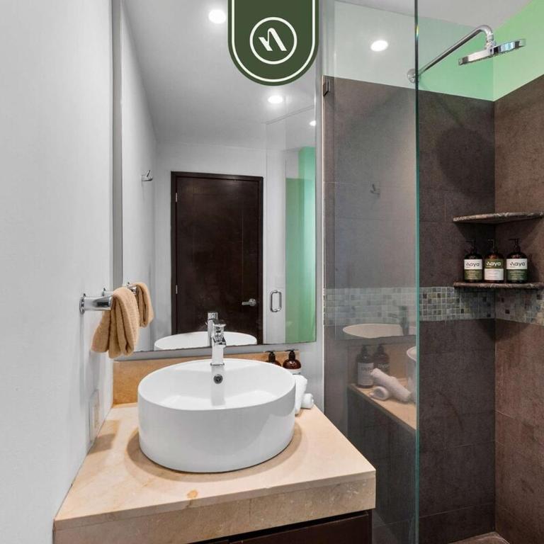 Elegant 2 BR Condo with Amazing Rooftop Pool - Casa - 27
