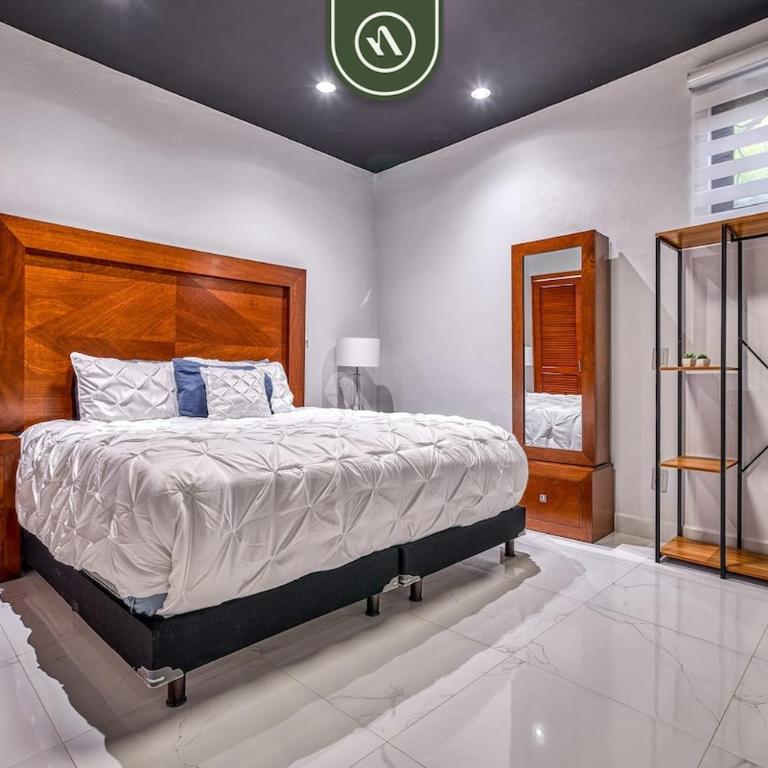 Modern 2BR Condo in Old Town - Private Terrace - Vacation Home - 2