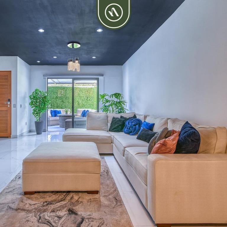 Modern 2BR Condo in Old Town - Private Terrace - Vacation Home - 3