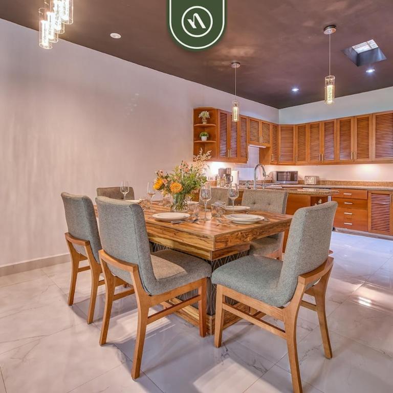 Modern 2BR Condo in Old Town - Private Terrace - Vacation Home - 4