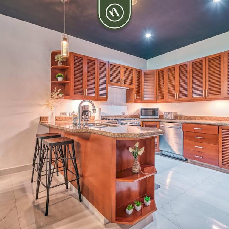 Modern 2BR Condo in Old Town - Private Terrace - Vacation Home - 5