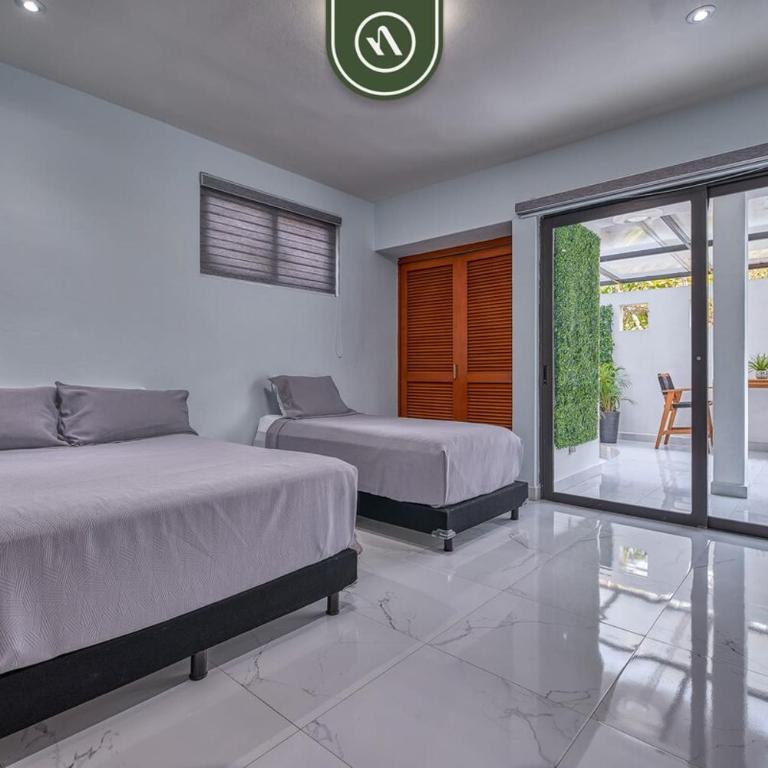 Modern 2BR Condo in Old Town - Private Terrace - Vacation Home - 10