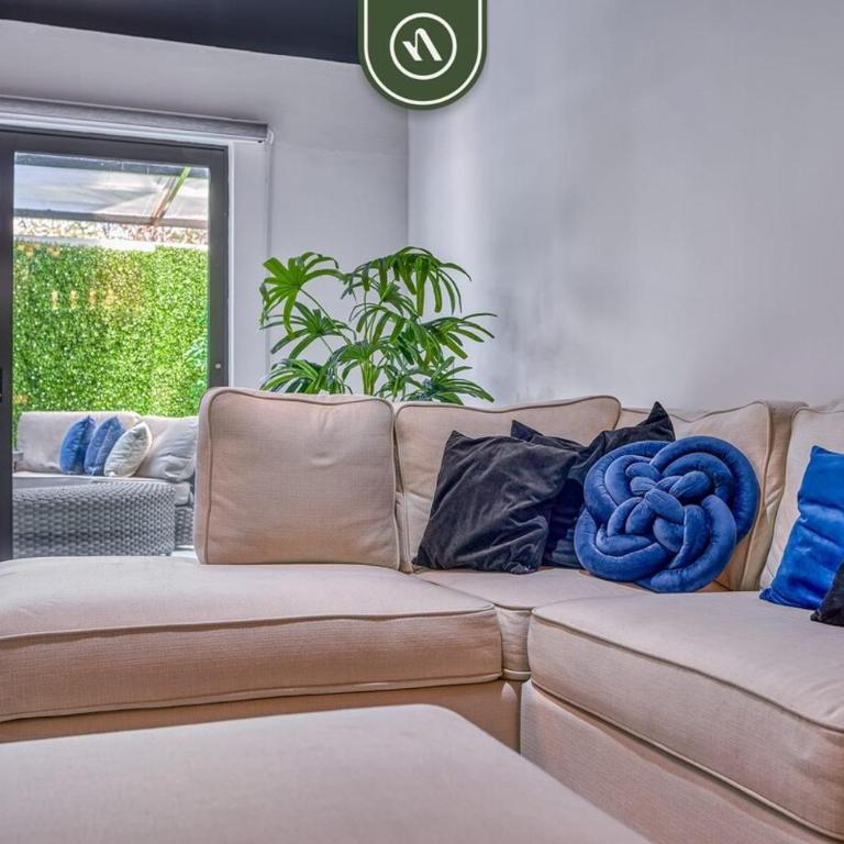 Modern 2BR Condo in Old Town - Private Terrace - Vacation Home - 12