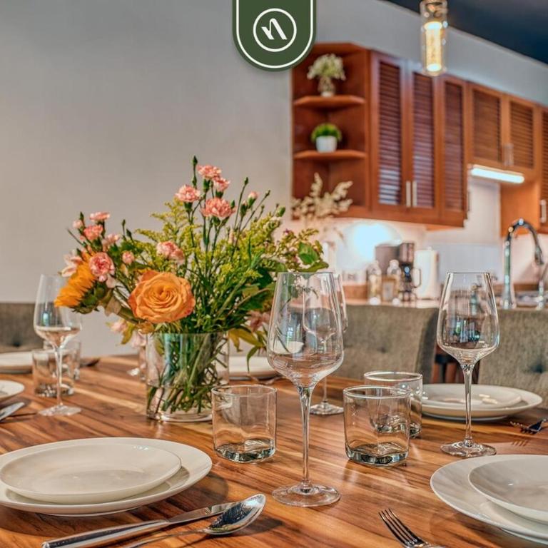 Modern 2BR Condo in Old Town - Private Terrace - Vacation Home - 16