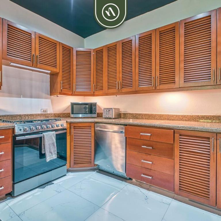 Modern 2BR Condo in Old Town - Private Terrace - Vacation Home - 18