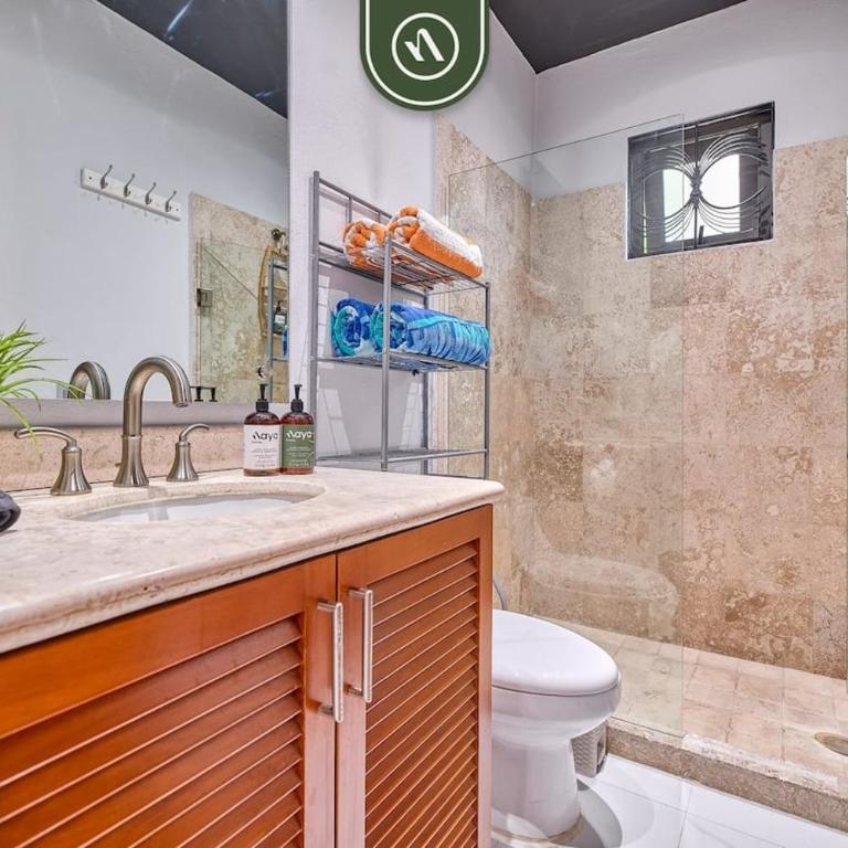 Modern 2BR Condo in Old Town - Private Terrace - Vacation Home - 26