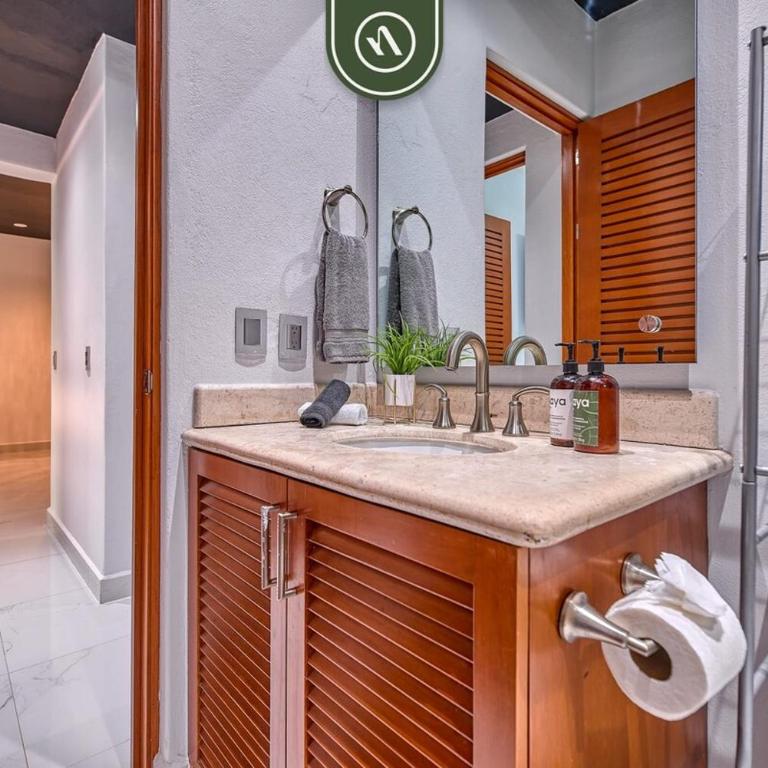 Modern 2BR Condo in Old Town - Private Terrace - Vacation Home - 27