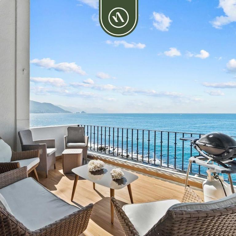 Oceanfront 2 BR Condo with Spectacular View - Pool - Casa - 2