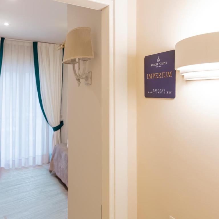 Aurum Pompei Suites - Camera Matrimoniale Deluxe con Balcone - 4