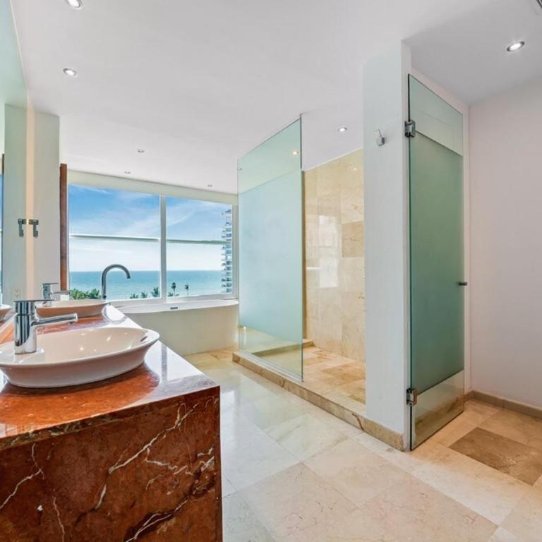 Luxury Oceanfront 4BR Condo - Pool - Ocean View - Casa - 69