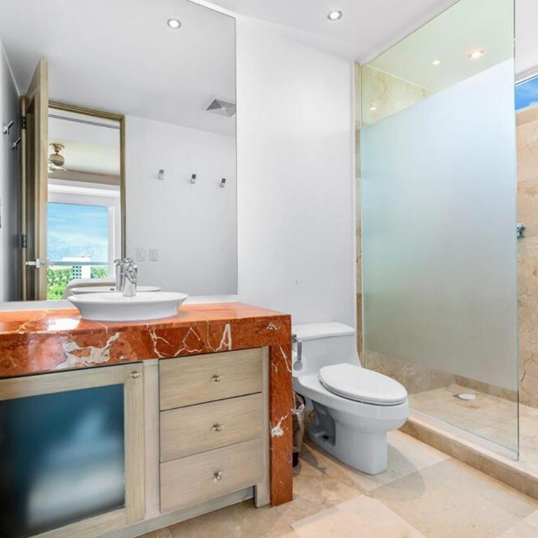 Luxury Oceanfront 4BR Condo - Pool - Ocean View - Casa - 70