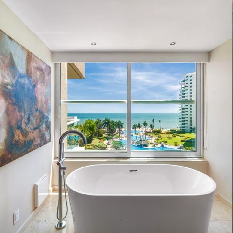 Luxury Oceanfront 4BR Condo - Pool - Ocean View - Casa - 75