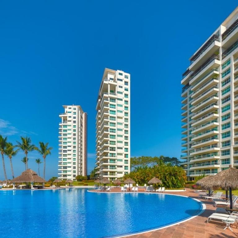 Luxury Oceanfront 4BR Condo - Pool - Ocean View - Casa - 76