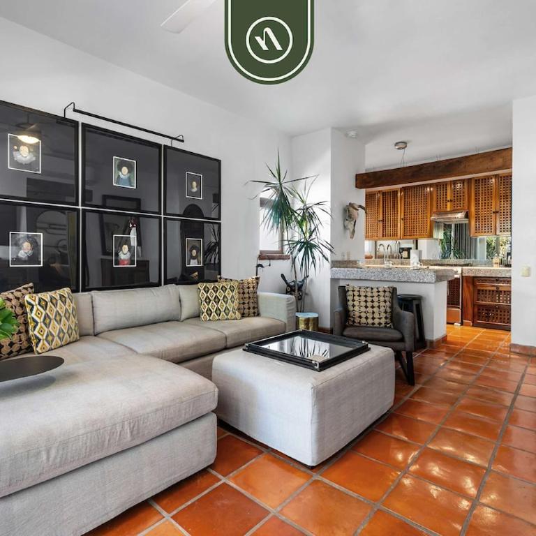 Stylish 2 BR Condo in Romantic Zone - Rooftop Pool - Vacation Home - 3
