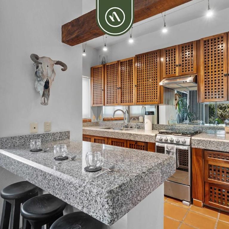 Stylish 2 BR Condo in Romantic Zone - Rooftop Pool - Vacation Home - 7