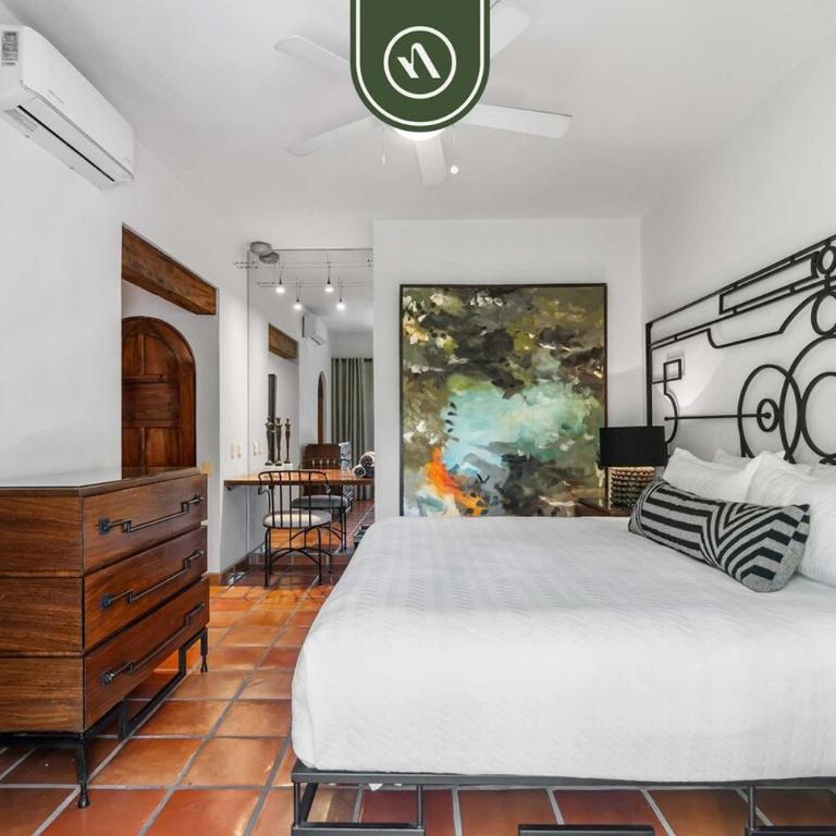Stylish 2 BR Condo in Romantic Zone - Rooftop Pool - Vacation Home - 11