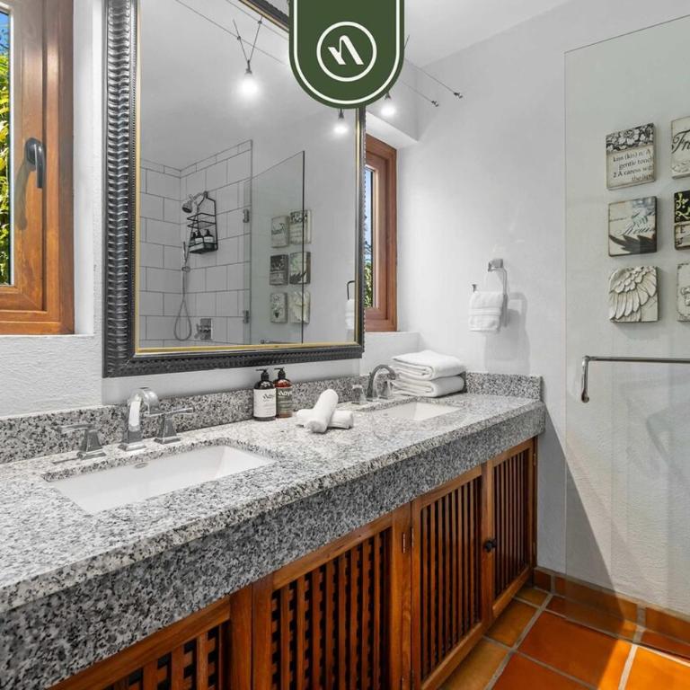 Stylish 2 BR Condo in Romantic Zone - Rooftop Pool - Vacation Home - 24