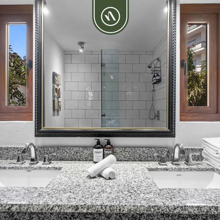 Stylish 2 BR Condo in Romantic Zone - Rooftop Pool - Vacation Home - 25