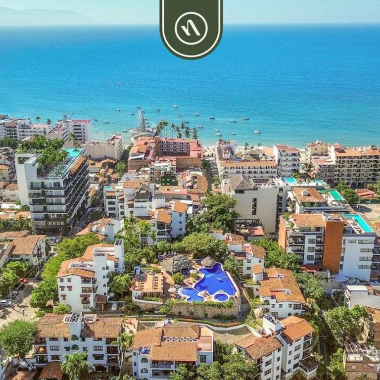 Stylish 2 BR Condo in Romantic Zone - Rooftop Pool - Vacation Home - 35