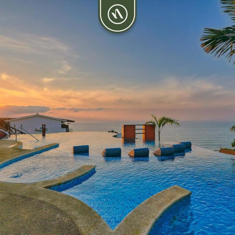 1 BR Condo - Amazing Sunsets From the Roof - Pool - Vacation Home - 2