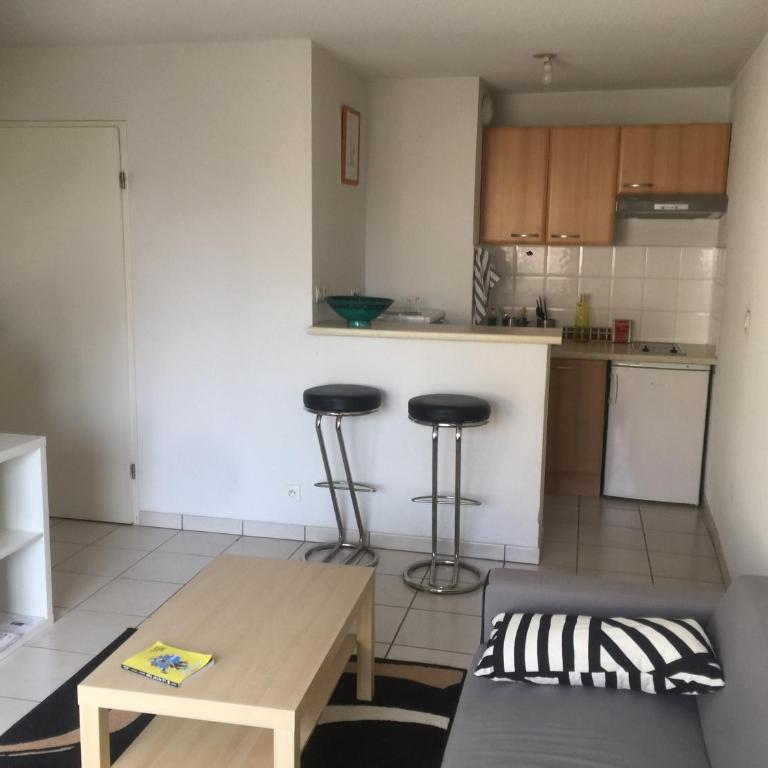 Appartement T1 avec terrasse au calme 4ème étage sur 4 - Apartment mit 1 Schlafzimmer - 1