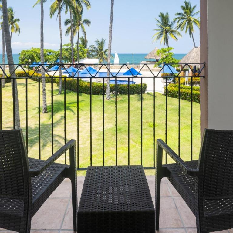 Grand Decameron Complex Bucerias, A Trademark All-Inclusive Resort - Habitación con cama extragrande y vistas al mar - 3
