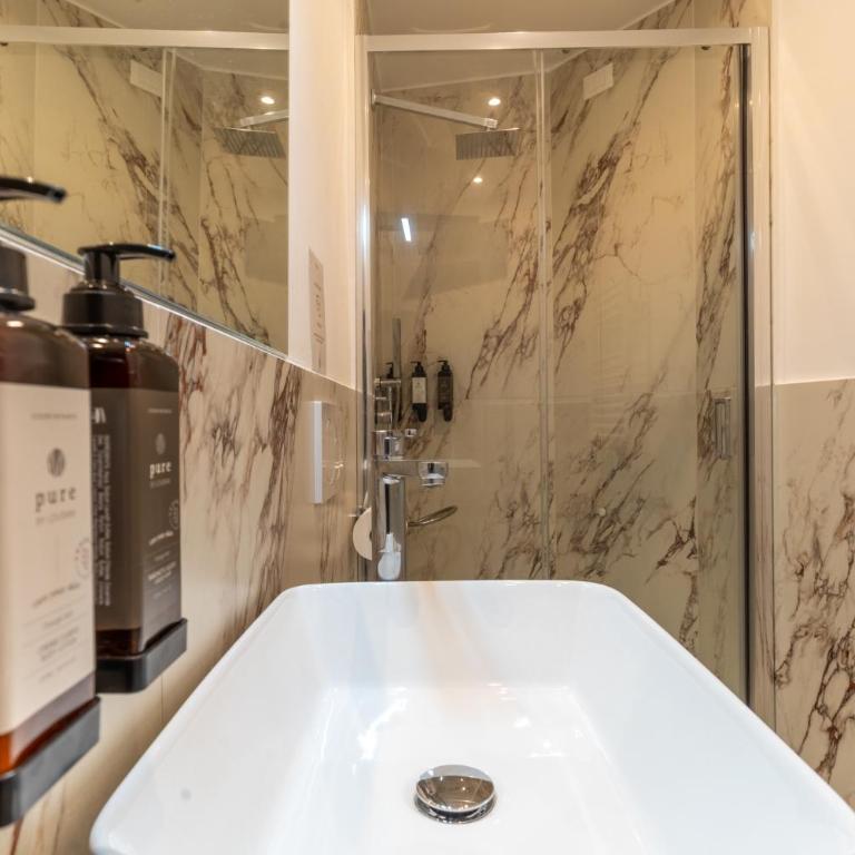 Ricci Rooms Nazionale - Camera Matrimoniale con Bagno Privato - 4