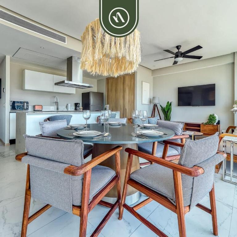 Luxury 3 BR Condo - Beach Access 1 Block Away - Casa - 6
