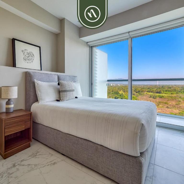 Luxury 3 BR Condo - Beach Access 1 Block Away - Casa - 7