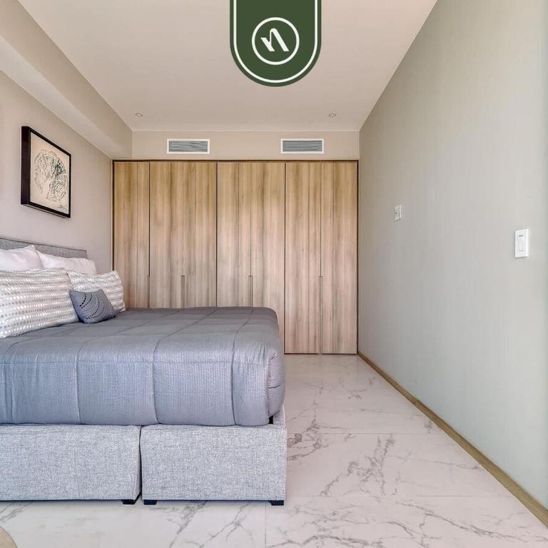 Luxury 3 BR Condo - Beach Access 1 Block Away - Casa - 14