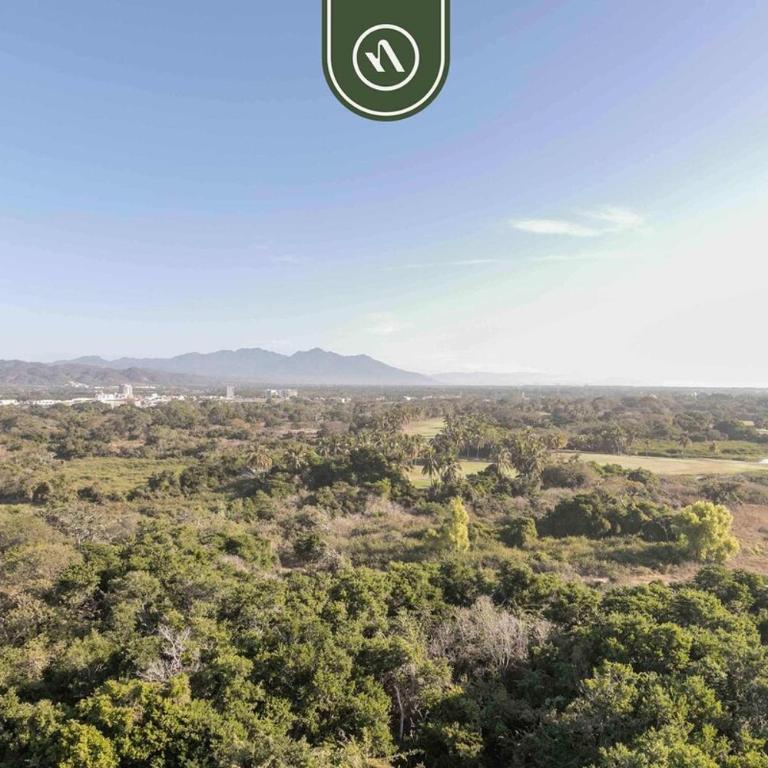 Luxury 3 BR Condo - Beach Access 1 Block Away - Casa - 58