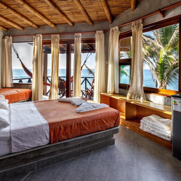 Casa de Playa Bungalows & Restaurant - Standard Family Room - 1