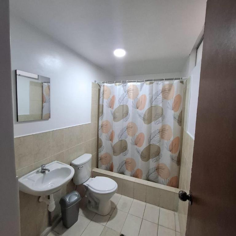 Hostal La Reserva - Pisco - Standard Quadruple Room - 2