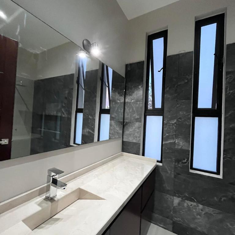 Habitación en área tranquila - Habitación Doble con baño privado - 2