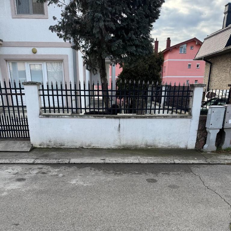 Rooms Jajinci - Dvokrevetna Soba sa Bračnim Krevetom i Sopstvenim Kupatilom - 11