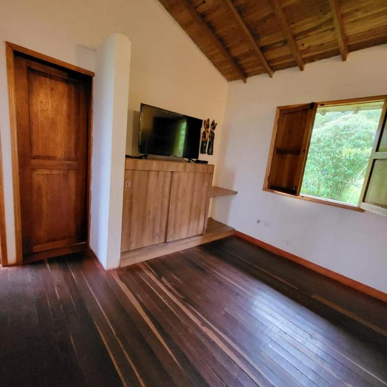 Kumanday Lodge - Deluxe Room - 6