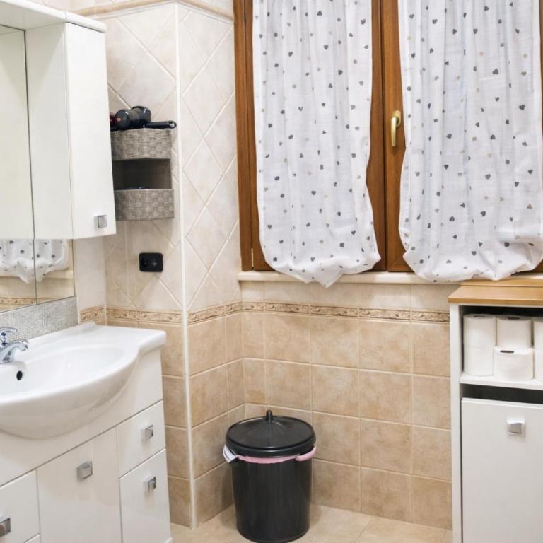 Golden Stay Rome - Entire Apartment for 6 People with Private Garden and Garage - Close to Metro C - Deluxe Apartment mit 3 Schlafzimmern - 40