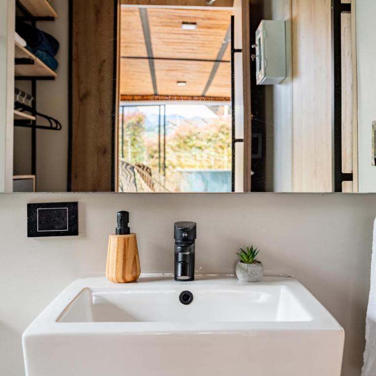 Boskoso Forest Retreat Jacuzzi & Waterfall - Superior Chalet - 26