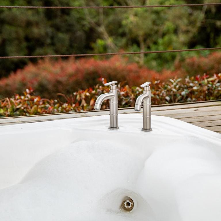 Boskoso Forest Retreat Jacuzzi & Waterfall - Superior Chalet - 35