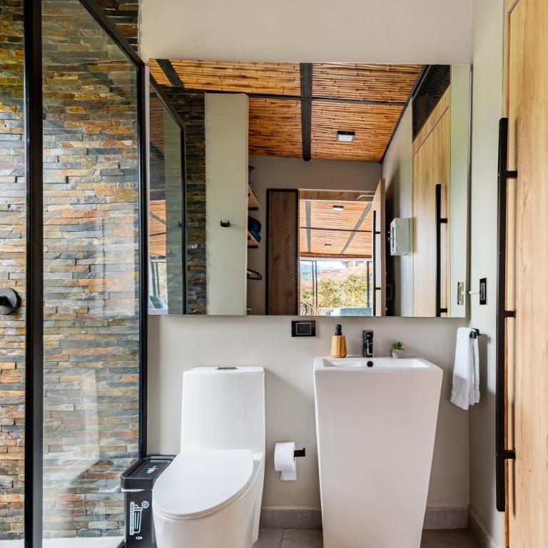 Boskoso Forest Retreat Jacuzzi & Waterfall - Superior Chalet - 25