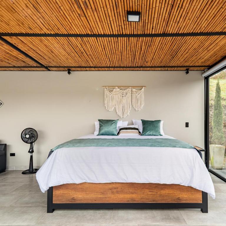Boskoso Forest Retreat Jacuzzi & Waterfall - Superior Chalet - 2